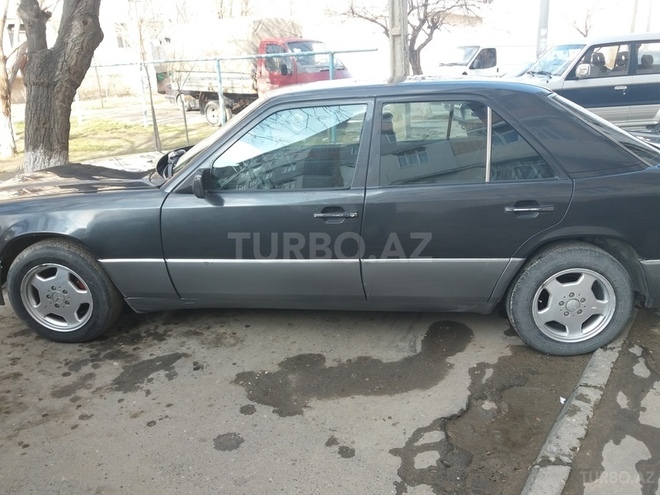 Mercedes E 200 1990, 350,000 km - 2.0 l - Sumqayıt
