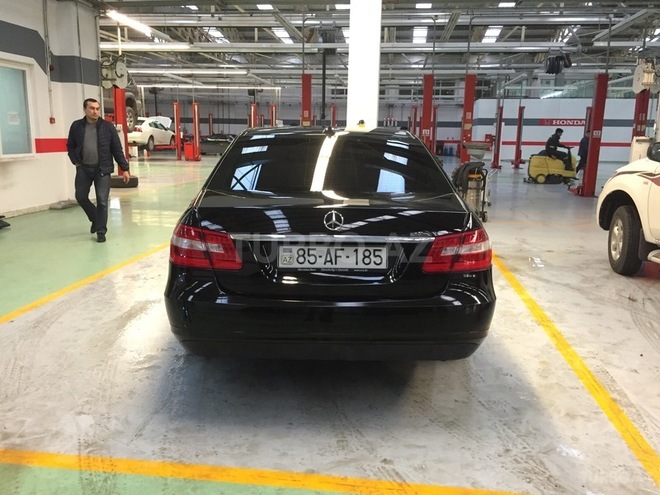 Mercedes E 220 2010, 206,870 km - 2.2 l - Bakı