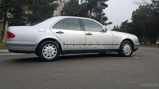 Mercedes E 240 1999, 275,000 km - 2.4 l - Bakı