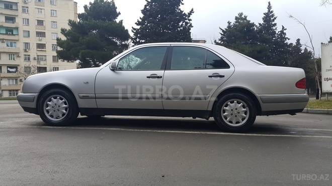 Mercedes E 240 1999, 275,000 km - 2.4 l - Bakı