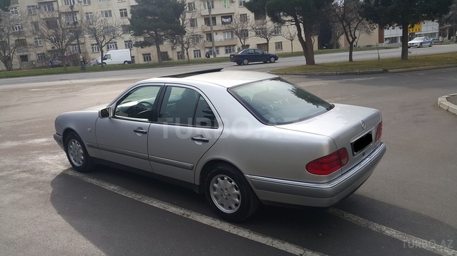 Mercedes E 240 1999, 275,000 km - 2.4 l - Bakı