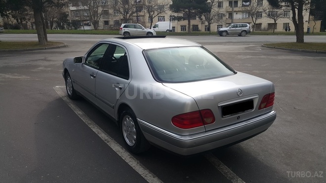 Mercedes E 240 1999, 275,000 km - 2.4 l - Bakı