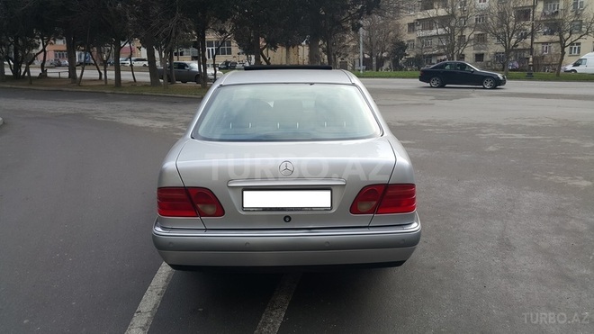 Mercedes E 240 1999, 275,000 km - 2.4 l - Bakı