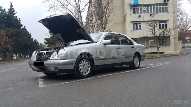 Mercedes E 240 1999, 275,000 km - 2.4 l - Bakı