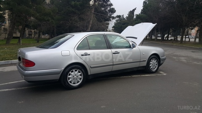 Mercedes E 240 1999, 275,000 km - 2.4 l - Bakı