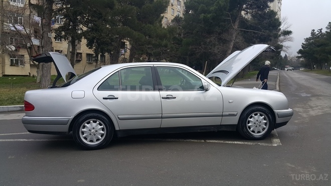 Mercedes E 240 1999, 275,000 km - 2.4 l - Bakı