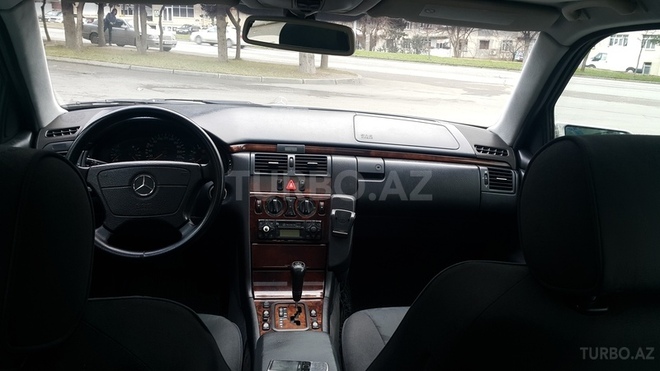Mercedes E 240 1999, 275,000 km - 2.4 l - Bakı