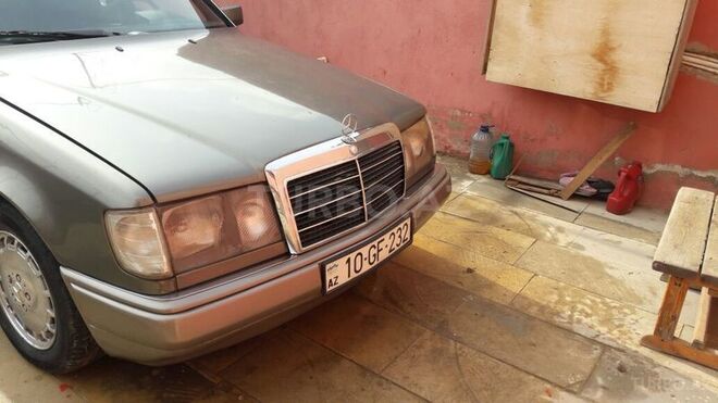 Mercedes E 220 1992, 350,000 km - 2.2 л - Bakı