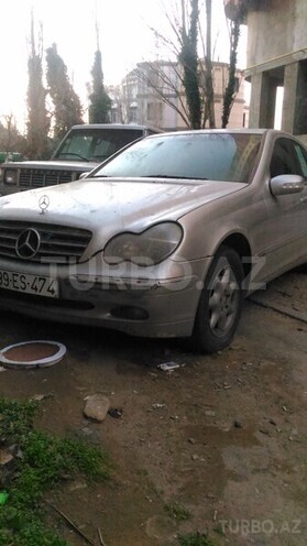 Mercedes C 220 2001, 290,000 km - 0.2 l - Bakı
