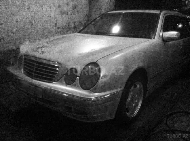 Mercedes E 220 2000, 275,000 km - 2.2 l - Bakı