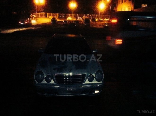Mercedes E 220 2000, 275,000 km - 2.2 l - Bakı