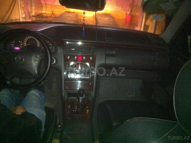 Mercedes E 220 2000, 275,000 km - 2.2 l - Bakı