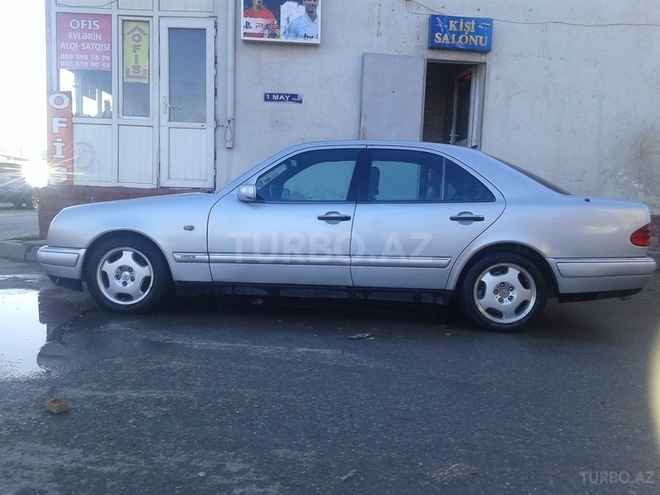 Mercedes E 230 1995, 436,200 km - 2.3 л - Bakı