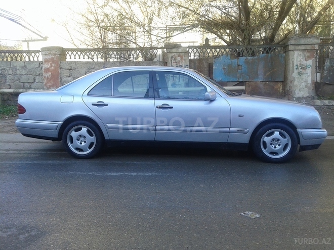 Mercedes E 230 1995, 436,200 km - 2.3 л - Bakı