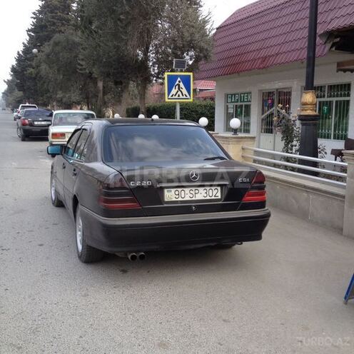 Mercedes C 220 1999, 300,000 km - 2.2 l - Ucar