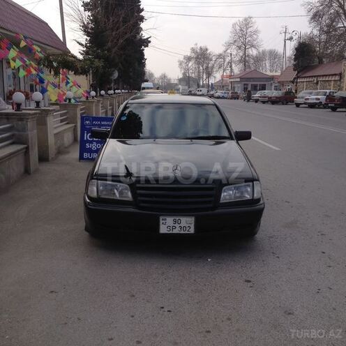 Mercedes C 220 1999, 300,000 km - 2.2 l - Ucar
