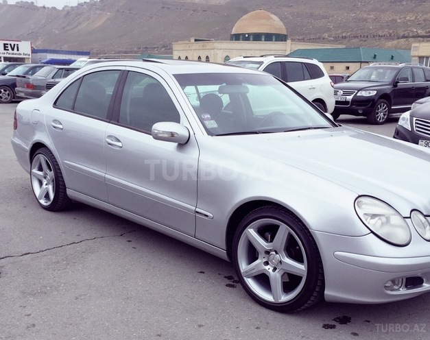 Mercedes E 220 2002, 268,433 km - 3.0 л - Bakı