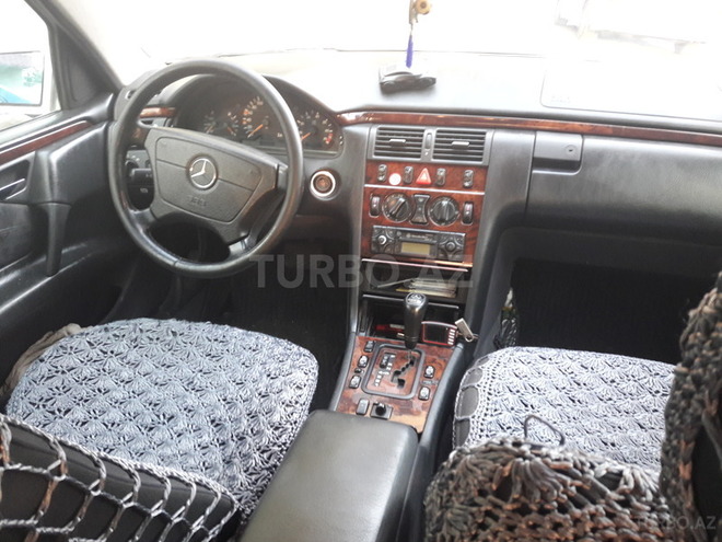 Mercedes E 200 1999, 245,500 km - 2.0 l - Bakı