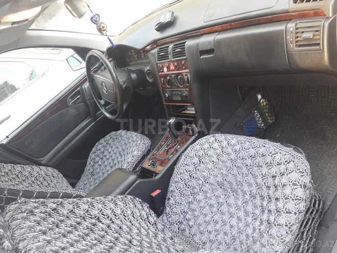 Mercedes E 200 1999, 245,500 km - 2.0 l - Bakı