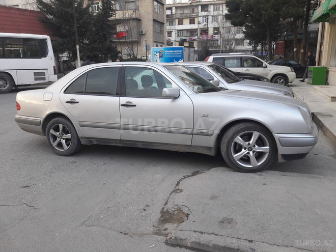 Mercedes E 200 1999, 245,500 km - 2.0 l - Bakı