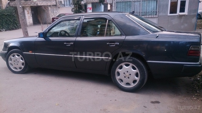 Mercedes E 230 1992, 214,000 km - 2.3 l - Bakı
