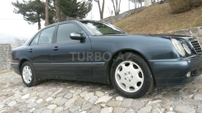 Mercedes E 200 2000, 258,000 km - 2.0 л - Şəki