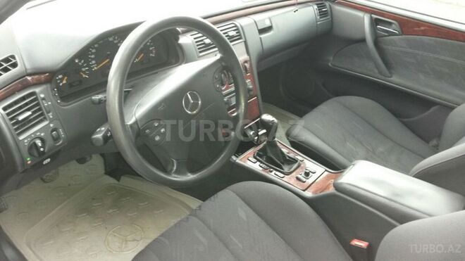 Mercedes E 200 2000, 258,000 km - 2.0 л - Şəki