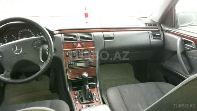 Mercedes E 200 2000, 258,000 km - 2.0 л - Şəki