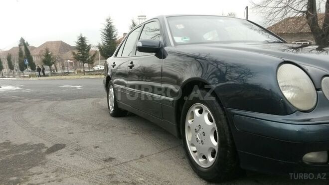 Mercedes E 200 2000, 258,000 km - 2.0 л - Şəki