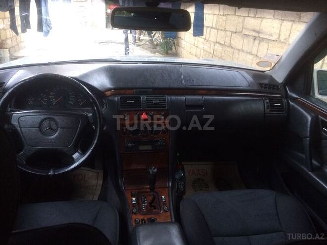 Mercedes E 220 1998, 223,000 km - 2.2 l - Bakı