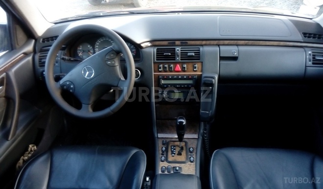 Mercedes E 200 2001, 270,900 km - 2.0 l - Bakı