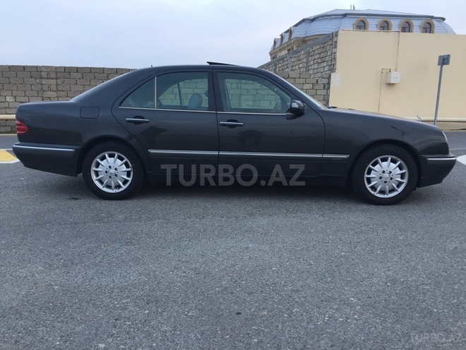 Mercedes E 240 2002, 212,000 km - 2.6 l - Bakı