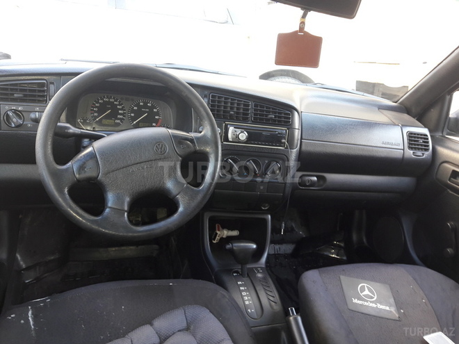 Volkswagen Golf 1996, 353,000 km - 1.8 l - Quba