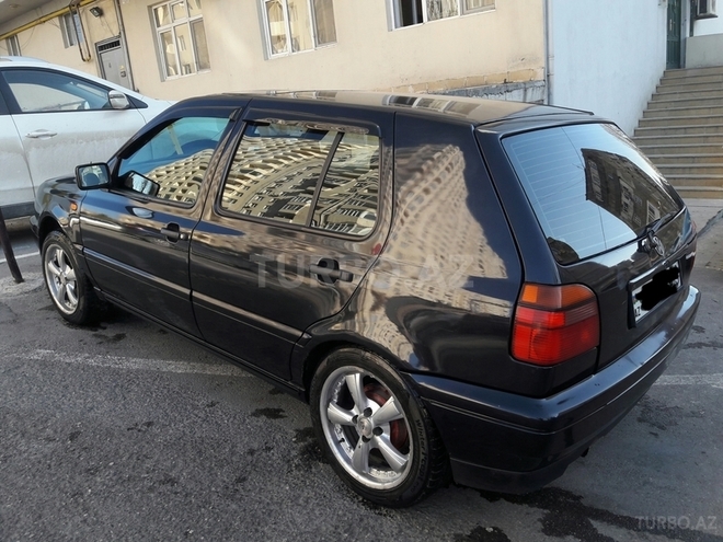 Volkswagen Golf 1996, 353,000 km - 1.8 l - Quba