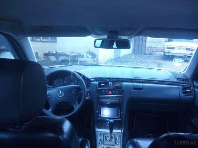Mercedes E 220 2001, 178,000 km - 2.2 l - Beyləqan
