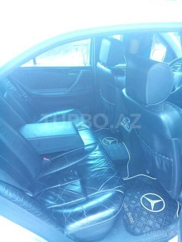Mercedes E 220 2001, 178,000 km - 2.2 l - Beyləqan