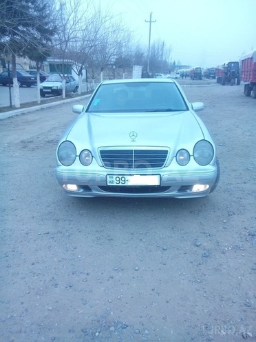 Mercedes E 220 2001, 178,000 km - 2.2 l - Beyləqan
