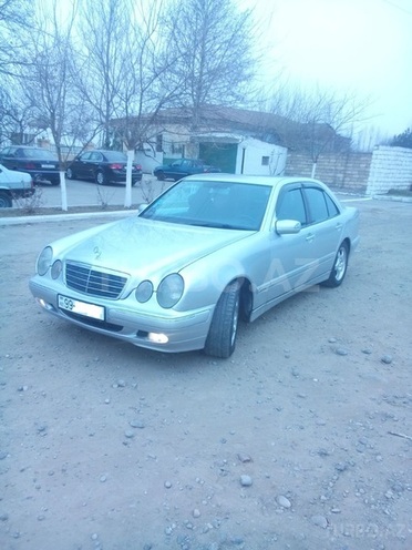 Mercedes E 220 2001, 178,000 km - 2.2 l - Beyləqan