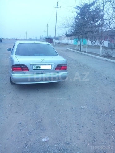 Mercedes E 220 2001, 178,000 km - 2.2 l - Beyləqan