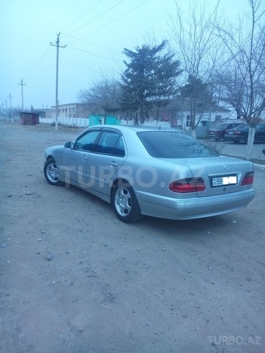 Mercedes E 220 2001, 178,000 km - 2.2 l - Beyləqan
