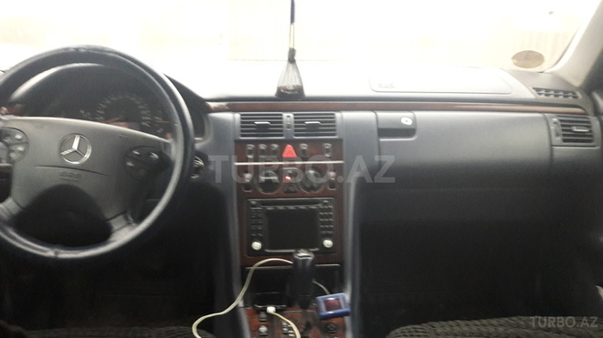 Mercedes E 320 1999, 552,691 km - 3.2 l - Bərdə