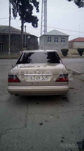 Mercedes E 200 1994, 270,000 km - 2.0 l - Balakən