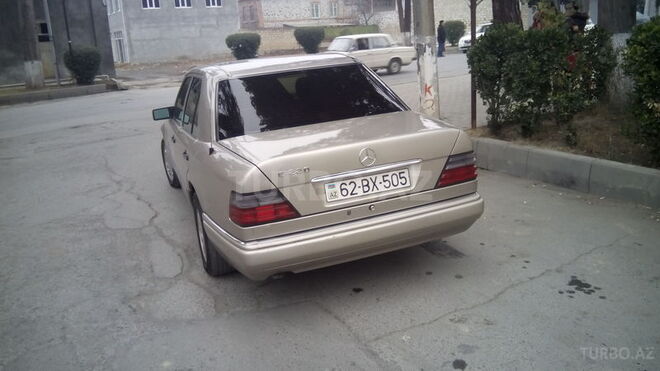 Mercedes E 200 1994, 270,000 km - 2.0 l - Balakən