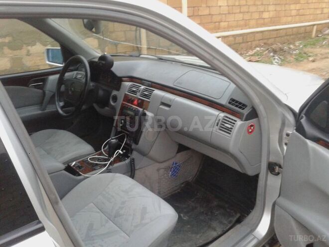 Mercedes E 240 1998, 275,000 km - 2.4 l - Bakı