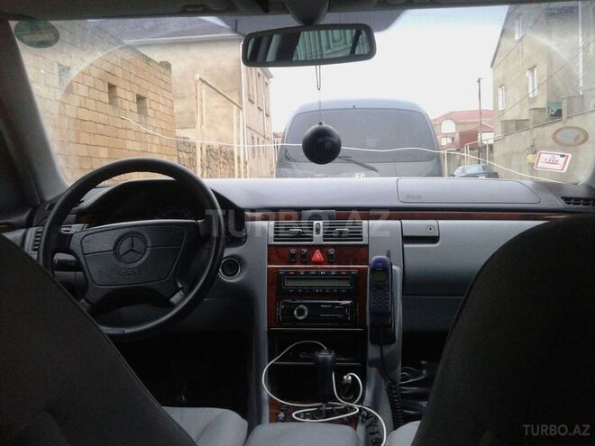Mercedes E 240 1998, 275,000 km - 2.4 l - Bakı