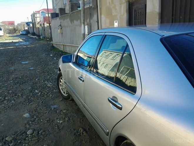 Mercedes E 240 1998, 275,000 km - 2.4 l - Bakı