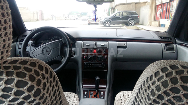 Mercedes E 200 1997, 320,000 km - 2.0 l - Sumqayıt