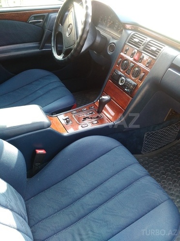 Mercedes E 220 1999, 195,000 km - 2.2 l - Bakı