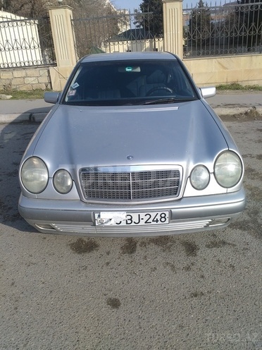 Mercedes E 220 1999, 195,000 km - 2.2 l - Bakı