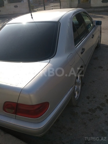 Mercedes E 220 1999, 195,000 km - 2.2 l - Bakı